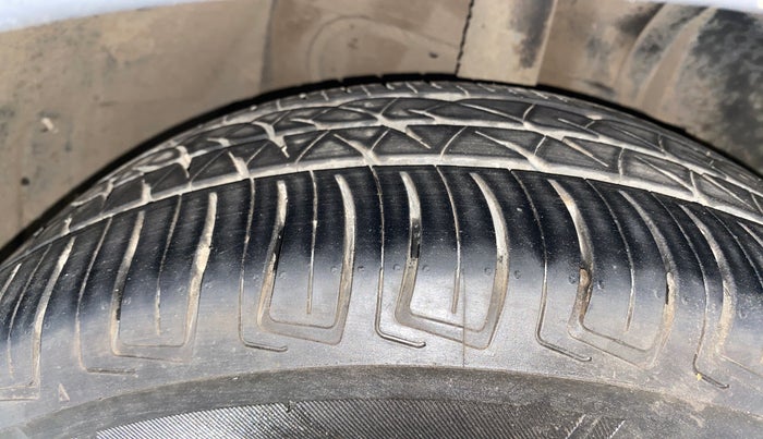 2020 Tata NEXON XZA PLUS (O) PETROL, Petrol, Automatic, 60,209 km, Right Front Tyre Tread