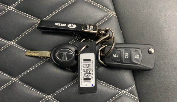 2023 Tata NEXON PURE 1.2 PETROL, Petrol, Manual, 35,232 km, Key Close Up