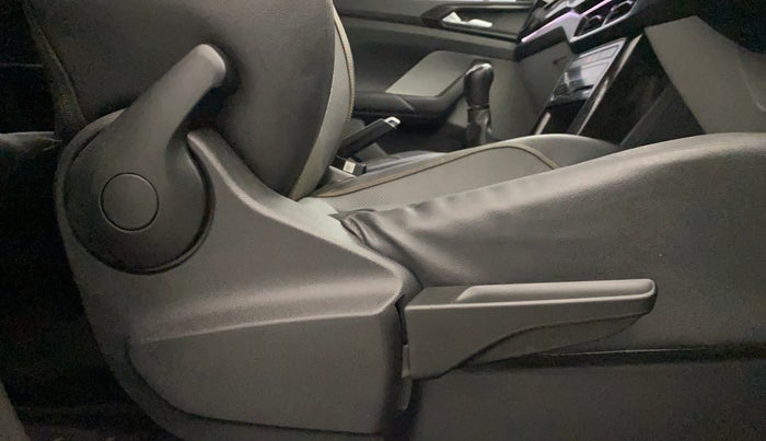 2023 Skoda KUSHAQ STYLE 1.0L TSI MT, Petrol, Manual, 15,595 km, Driver Side Adjustment Panel