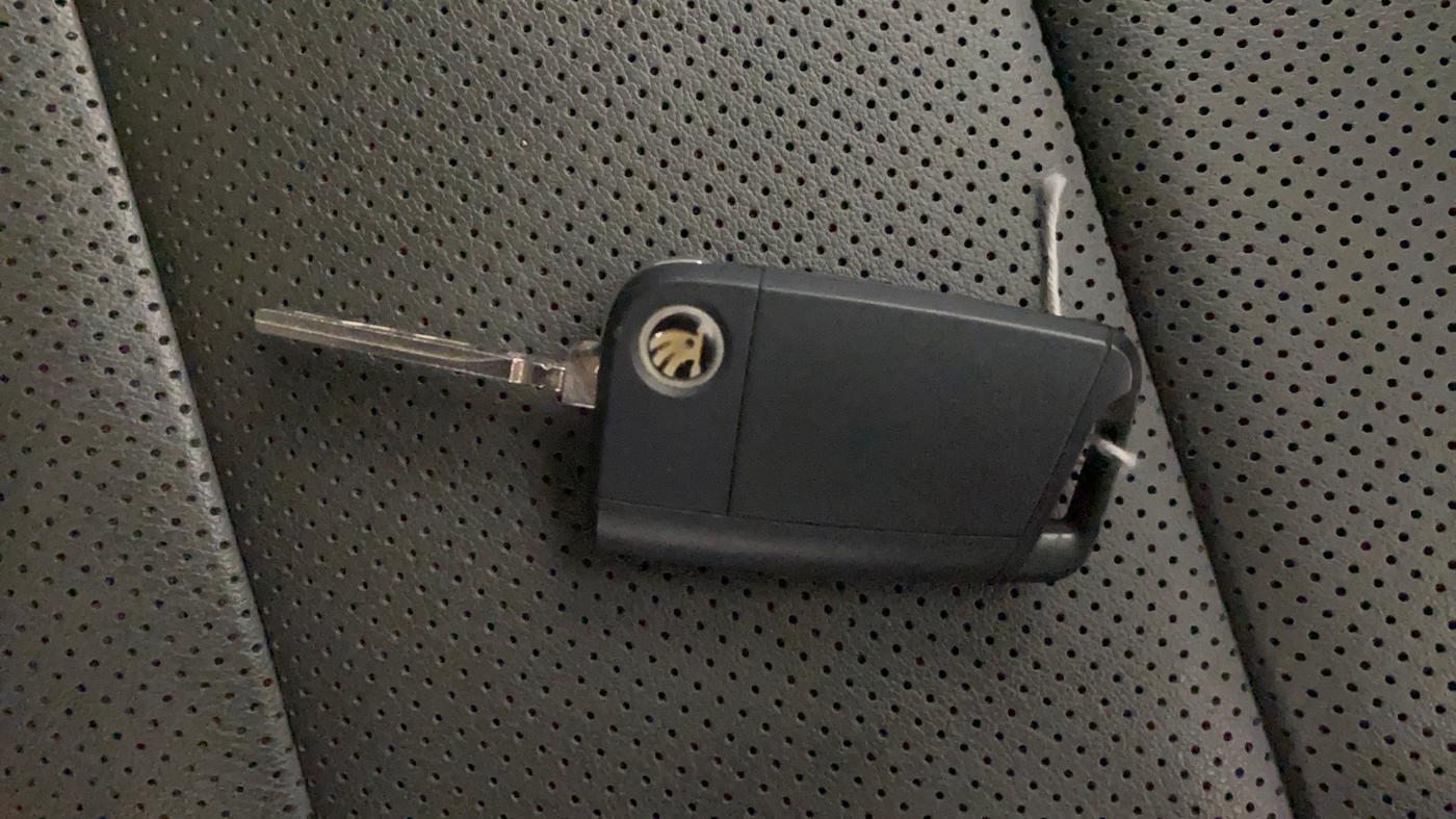2023 Skoda KUSHAQ STYLE 1.0L TSI MT, Petrol, Manual, 15,595 km, Key Close Up