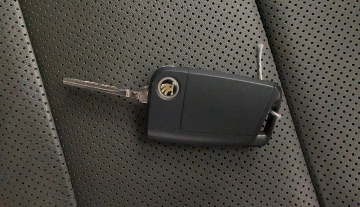 2023 Skoda KUSHAQ STYLE 1.0L TSI MT, Petrol, Manual, 15,595 km, Key Close Up