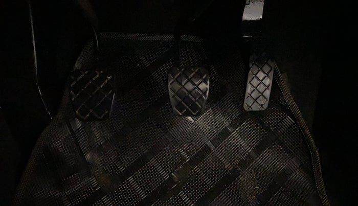 2023 Skoda KUSHAQ STYLE 1.0L TSI MT, Petrol, Manual, 15,595 km, Pedals