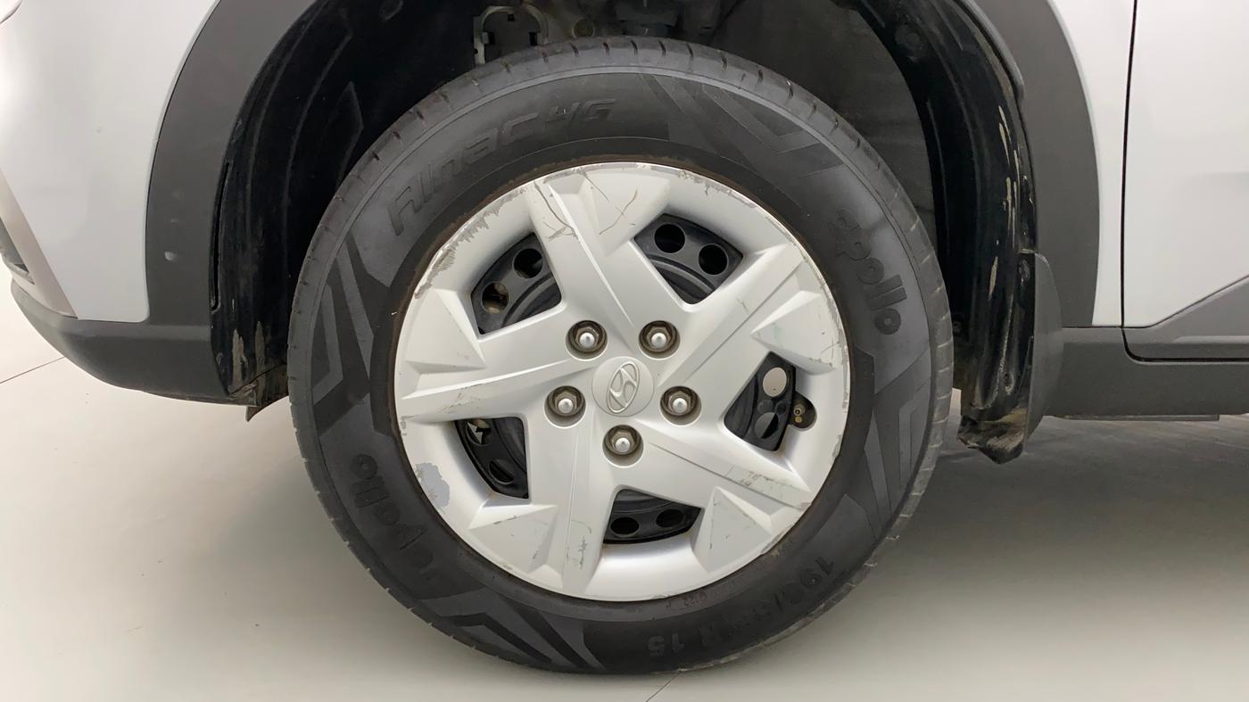 2022 Hyundai VENUE S 1.2, Petrol, Manual, 9,802 km, Left Front Wheel