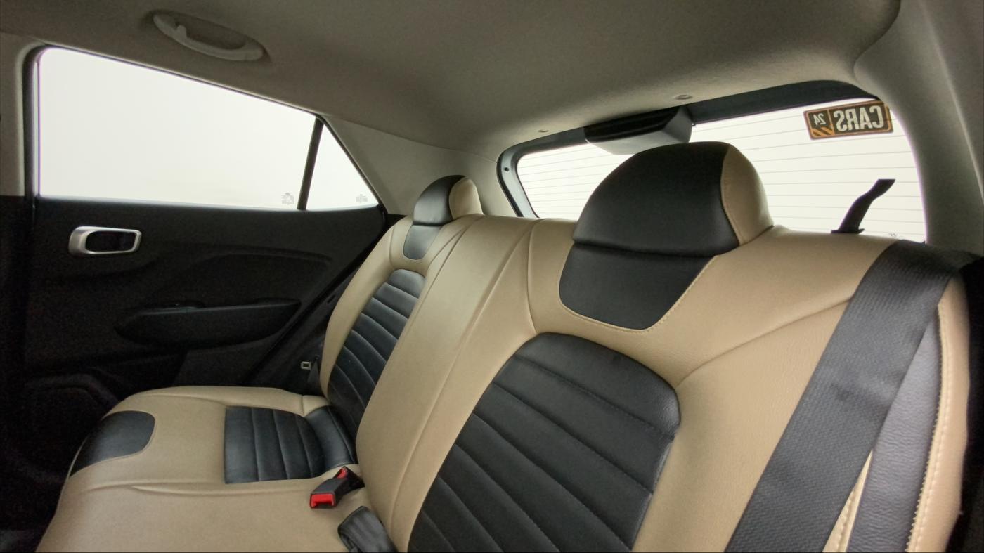 2022 Hyundai VENUE S 1.2, Petrol, Manual, 9,802 km, Right Side Rear Door Cabin