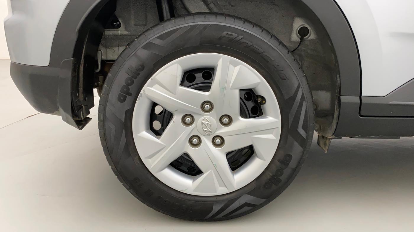 2022 Hyundai VENUE S 1.2, Petrol, Manual, 9,802 km, Right Rear Wheel