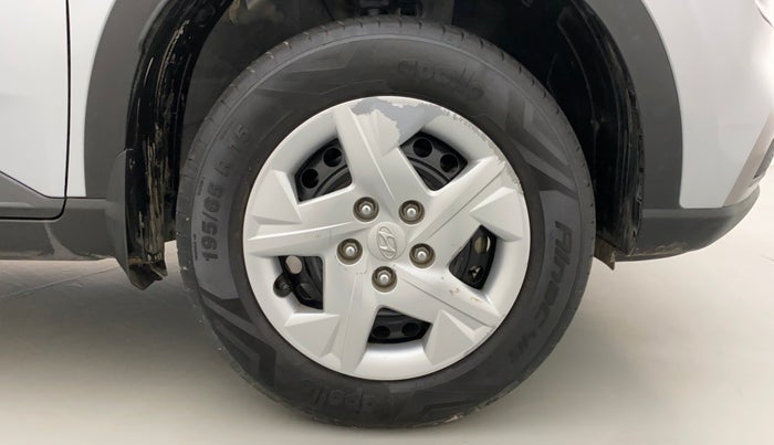 2022 Hyundai VENUE S 1.2, Petrol, Manual, 9,802 km, Right Front Wheel