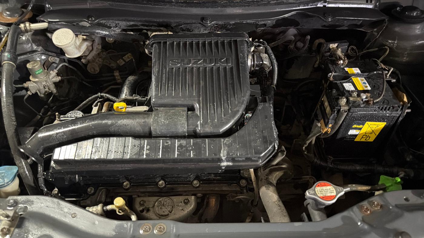 2015 Maruti Swift LXI (O), Petrol, Manual, 97,778 km, Engine View