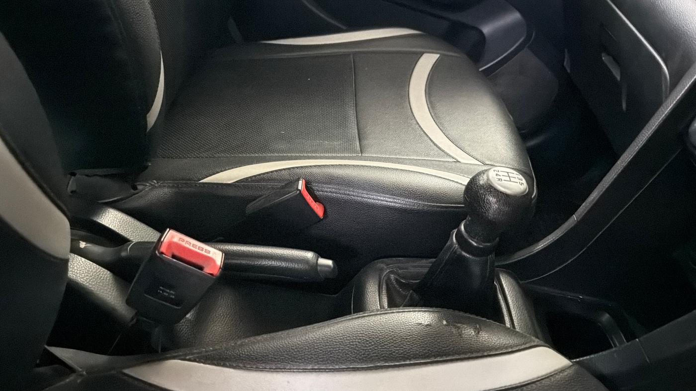 2015 Maruti Swift LXI (O), Petrol, Manual, 97,778 km, Gear Lever