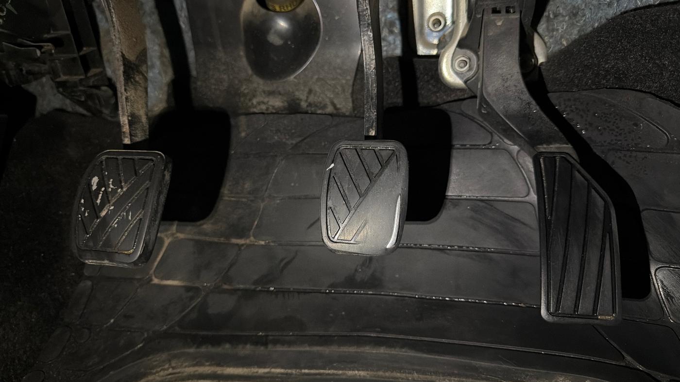 2015 Maruti Swift LXI (O), Petrol, Manual, 97,778 km, Pedals