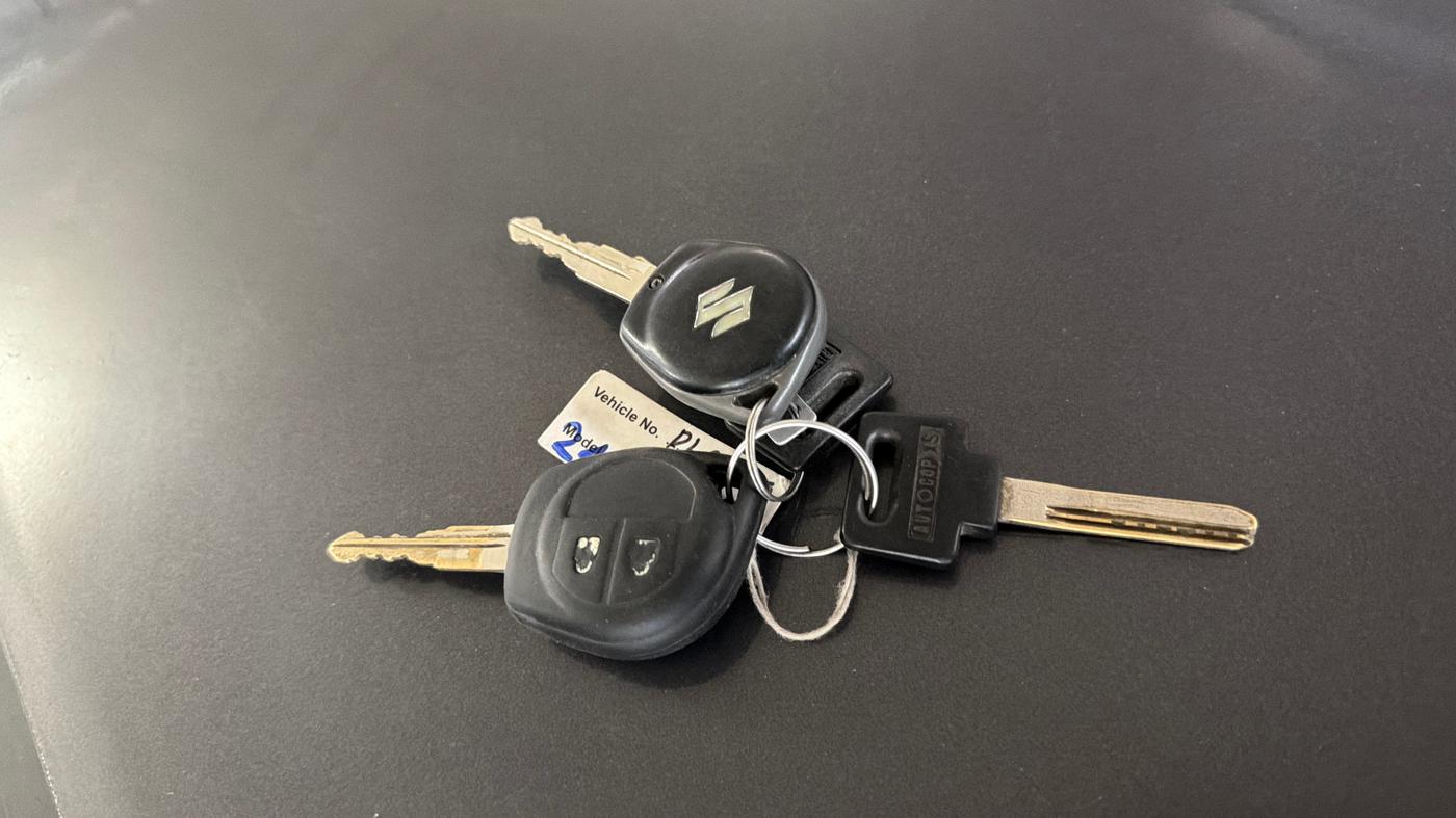 2015 Maruti Swift LXI (O), Petrol, Manual, 97,778 km, Key Close Up