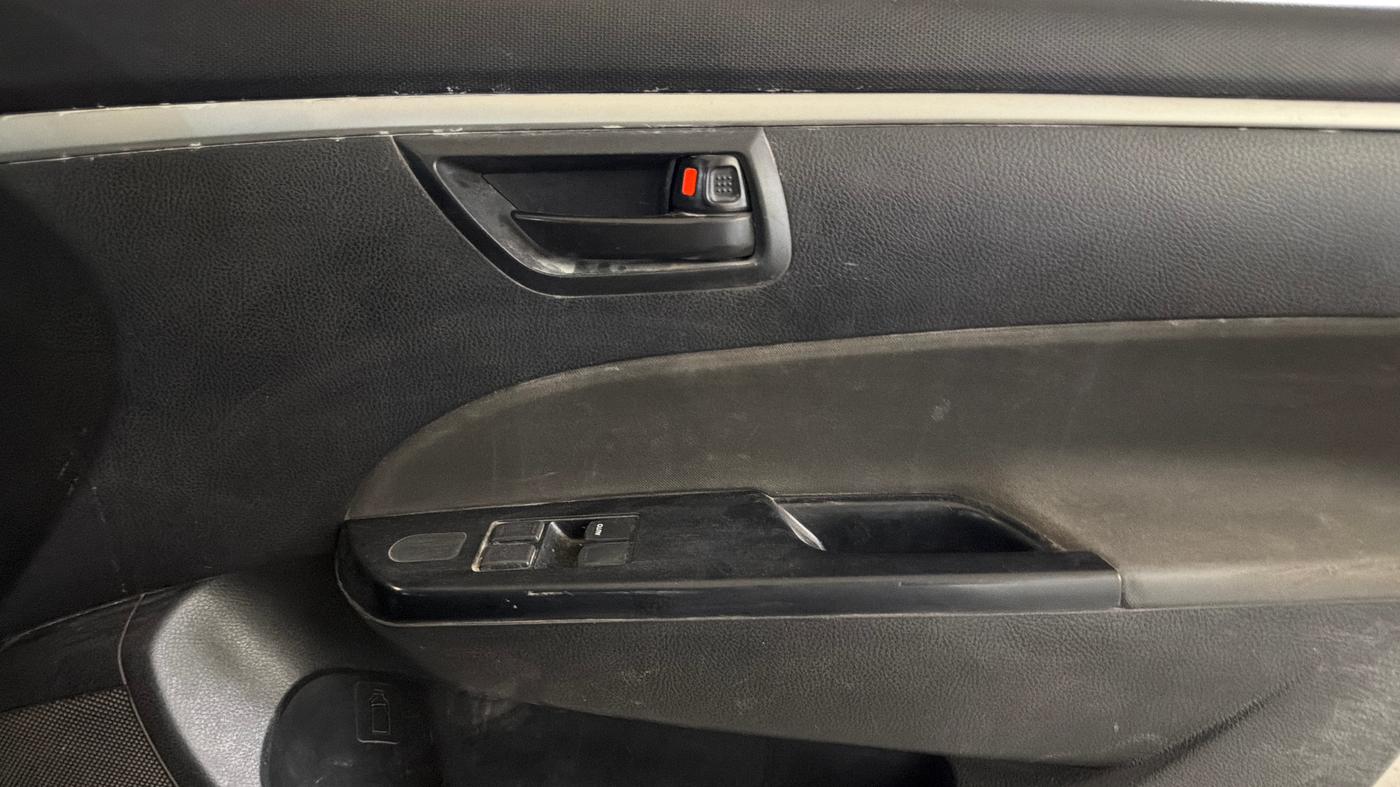 2015 Maruti Swift LXI (O), Petrol, Manual, 97,778 km, Driver Side Door Panels Control