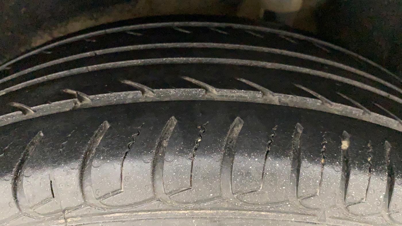 2020 Ford Ecosport TITANIUM 1.5 SPORTS(SUNROOF) PETROL, Petrol, Manual, 31,634 km, Left Rear Tyre Tread