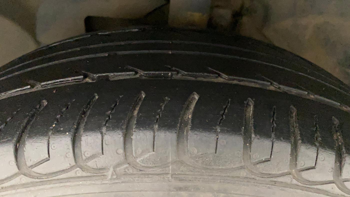 2020 Ford Ecosport TITANIUM 1.5 SPORTS(SUNROOF) PETROL, Petrol, Manual, 31,634 km, Left Front Tyre Tread