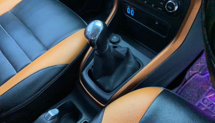 2020 Ford Ecosport TITANIUM 1.5 SPORTS(SUNROOF) PETROL, Petrol, Manual, 31,634 km, Gear lever - Boot Cover minor damage