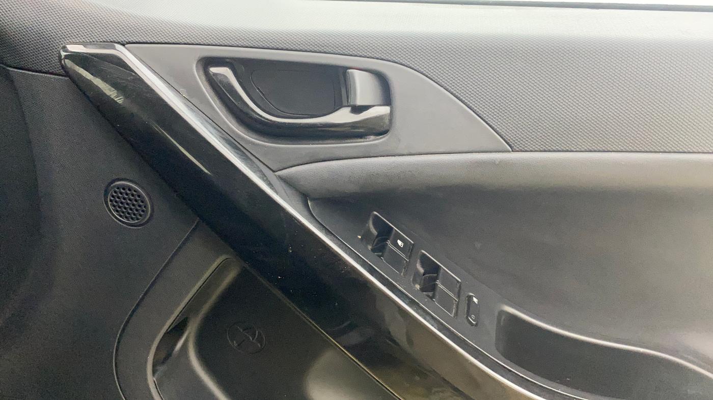 2025 Tata NEXON Creative Plus S 1.5 Revotorq 6MT Dark Edition, Diesel, Manual, 41,068 km, Driver Side Door Panels Control