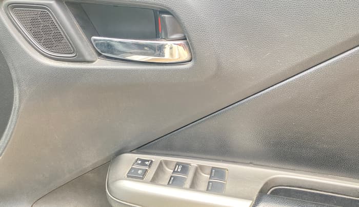 2016 Honda City 1.5L I-VTEC VX (O) MT, Petrol, Manual, 1,43,890 km, Driver Side Door Panels Control