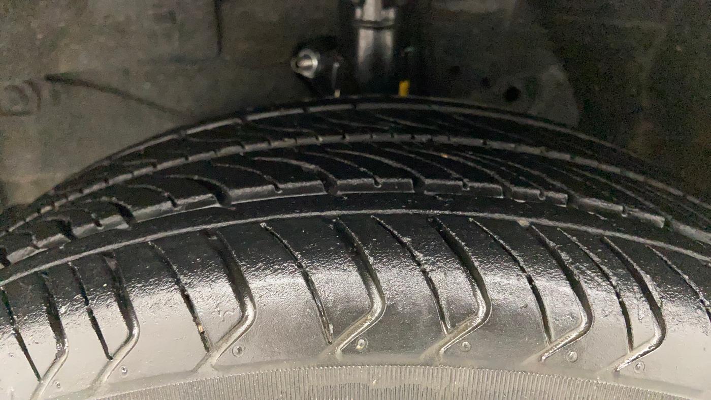 2013 Honda Brio S MT, Petrol, Manual, 39,196 km, Left Front Tyre Tread