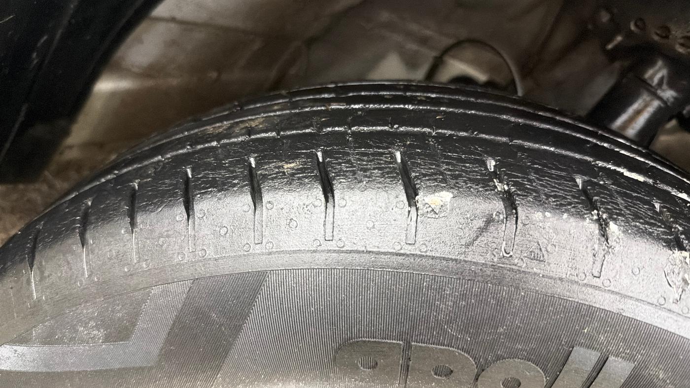 2020 Hyundai VENUE S 1.2, Petrol, Manual, 31,650 km, Right Front Tyre Tread