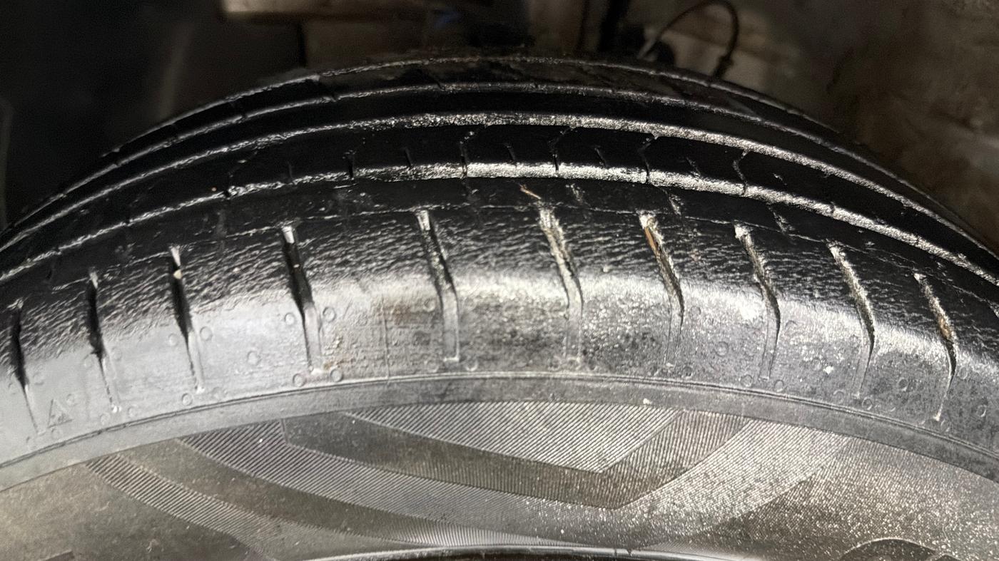 2020 Hyundai VENUE S 1.2, Petrol, Manual, 31,650 km, Left Front Tyre Tread