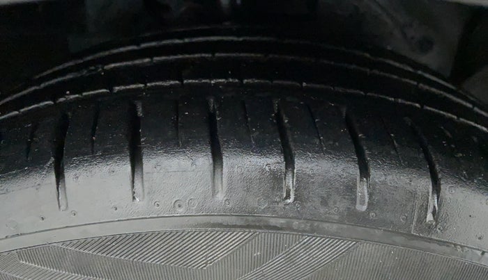 2019 Ford Figo Aspire 1.2 TITANIUM PETROL, Petrol, Manual, 11,036 km, Right Front Tyre Tread