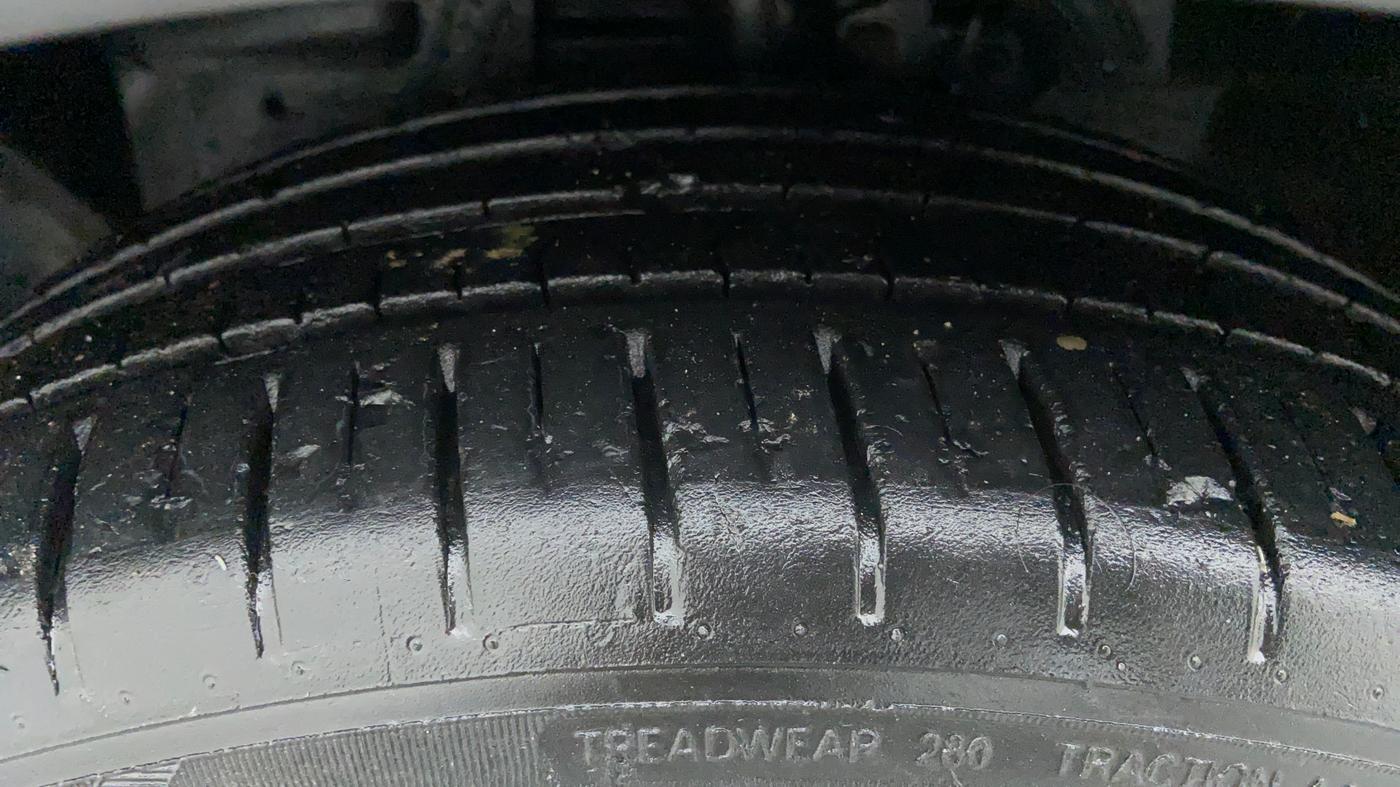 2019 Ford Figo Aspire 1.2 TITANIUM PETROL, Petrol, Manual, 11,036 km, Left Front Tyre Tread