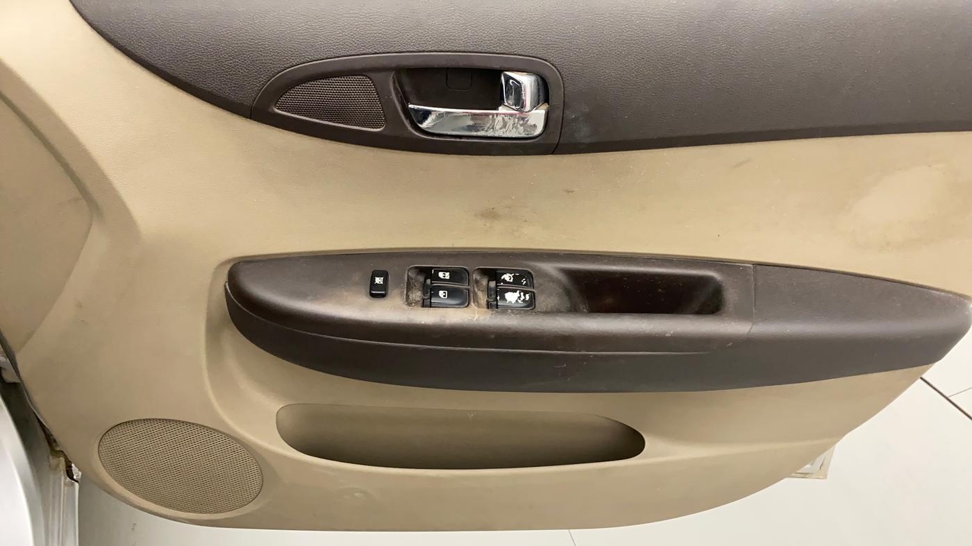 2011 Hyundai i20 MAGNA (O) 1.2, Petrol, Manual, 73,952 km, Driver Side Door Panels Control