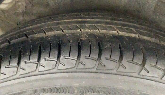 2011 Hyundai i20 MAGNA (O) 1.2, Petrol, Manual, 73,952 km, Right Rear Tyre Tread