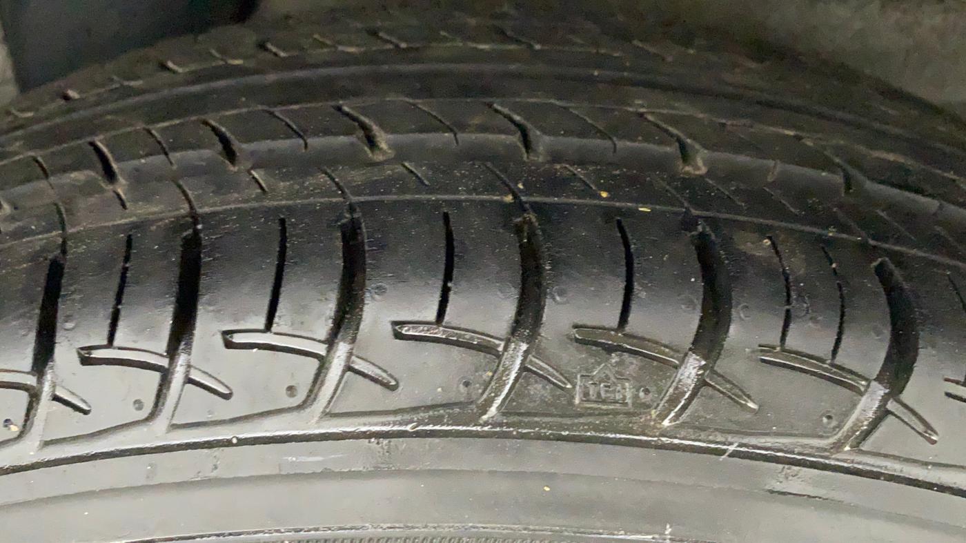 2011 Hyundai i20 MAGNA (O) 1.2, Petrol, Manual, 73,952 km, Left Rear Tyre Tread