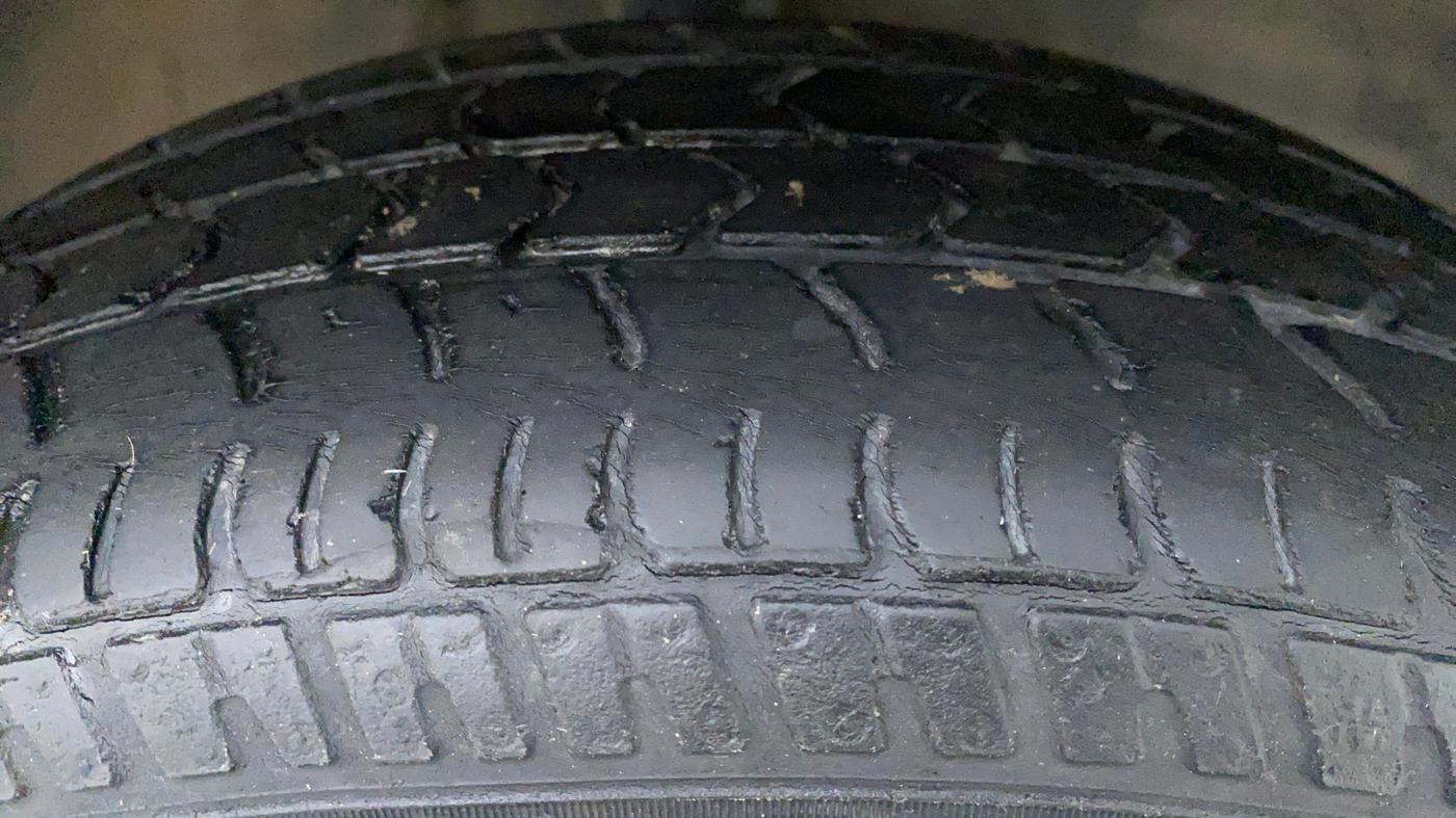 2018 Maruti Alto K10 VXI P, Petrol, Manual, 37,122 km, Right Front Tyre Tread