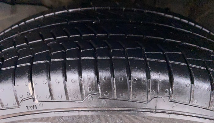 2017 Honda Jazz 1.2 V AT, Petrol, Automatic, 31,187 km, Left Front Tyre Tread