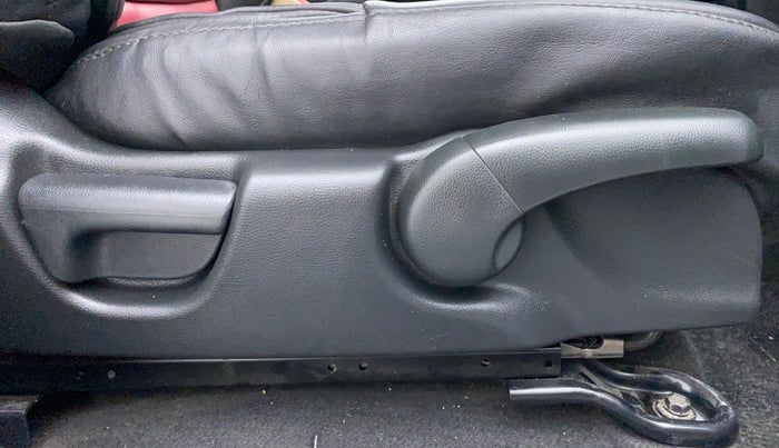 2017 Honda Jazz 1.2 V AT, Petrol, Automatic, 31,187 km, Driver Side Adjustment Panel