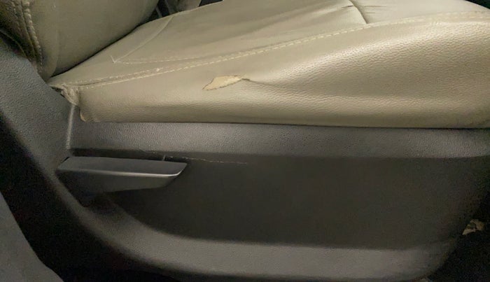 2019 Mahindra Kuv100 K2 TRIP CNG, CNG, Manual, 99,768 km, Driver Side Adjustment Panel