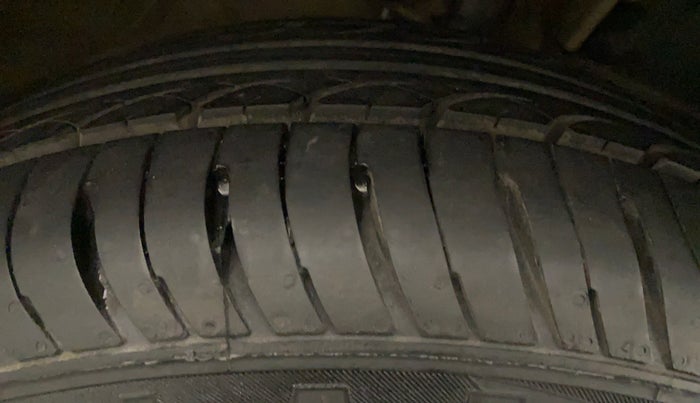 2019 Mahindra Kuv100 K2 TRIP CNG, CNG, Manual, 99,768 km, Right Rear Tyre Tread