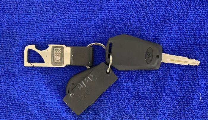 2019 Mahindra Kuv100 K2 TRIP CNG, CNG, Manual, 99,768 km, Key Close Up