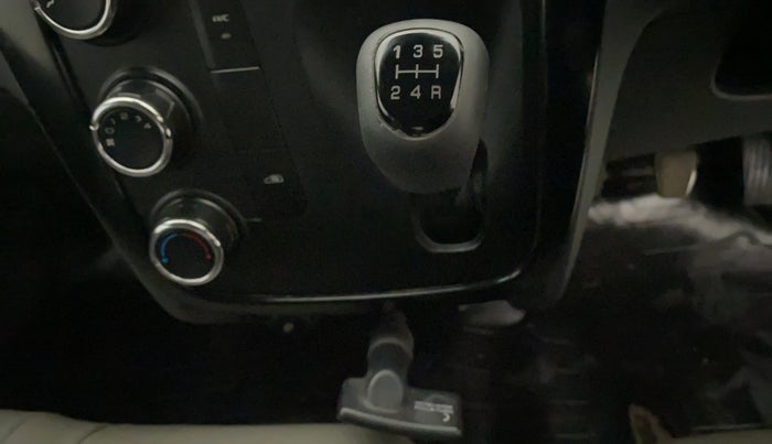 2019 Mahindra Kuv100 K2 TRIP CNG, CNG, Manual, 99,768 km, Gear Lever