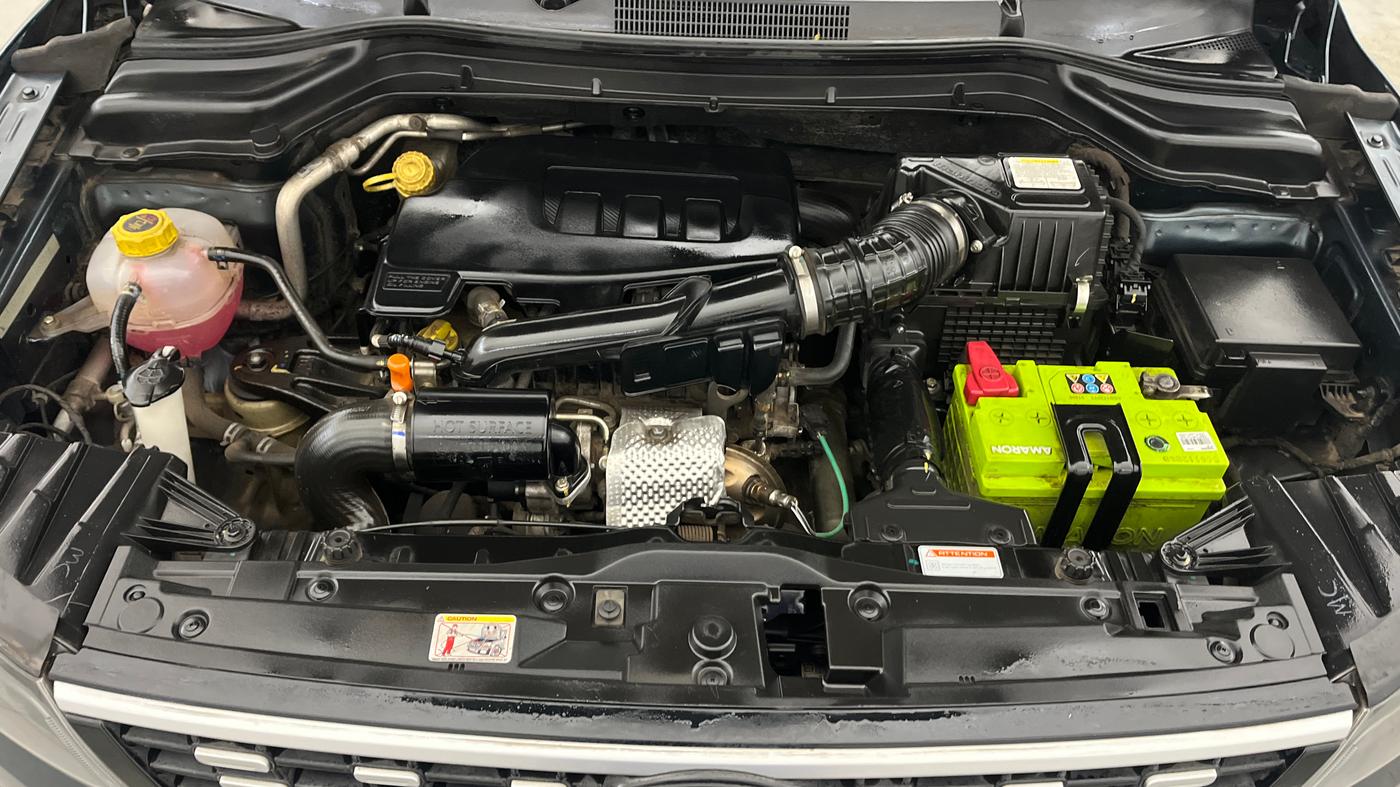 2021 Mahindra XUV300 W6 1.2 PETROL, Petrol, Manual, 54,459 km, Engine View