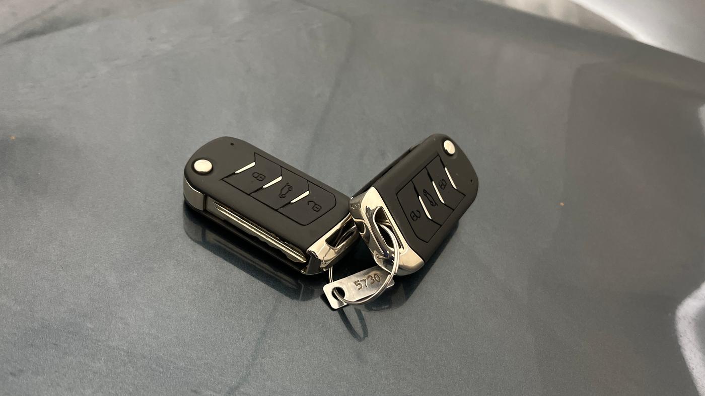 2021 Mahindra XUV300 W6 1.2 PETROL, Petrol, Manual, 54,459 km, Key Close Up