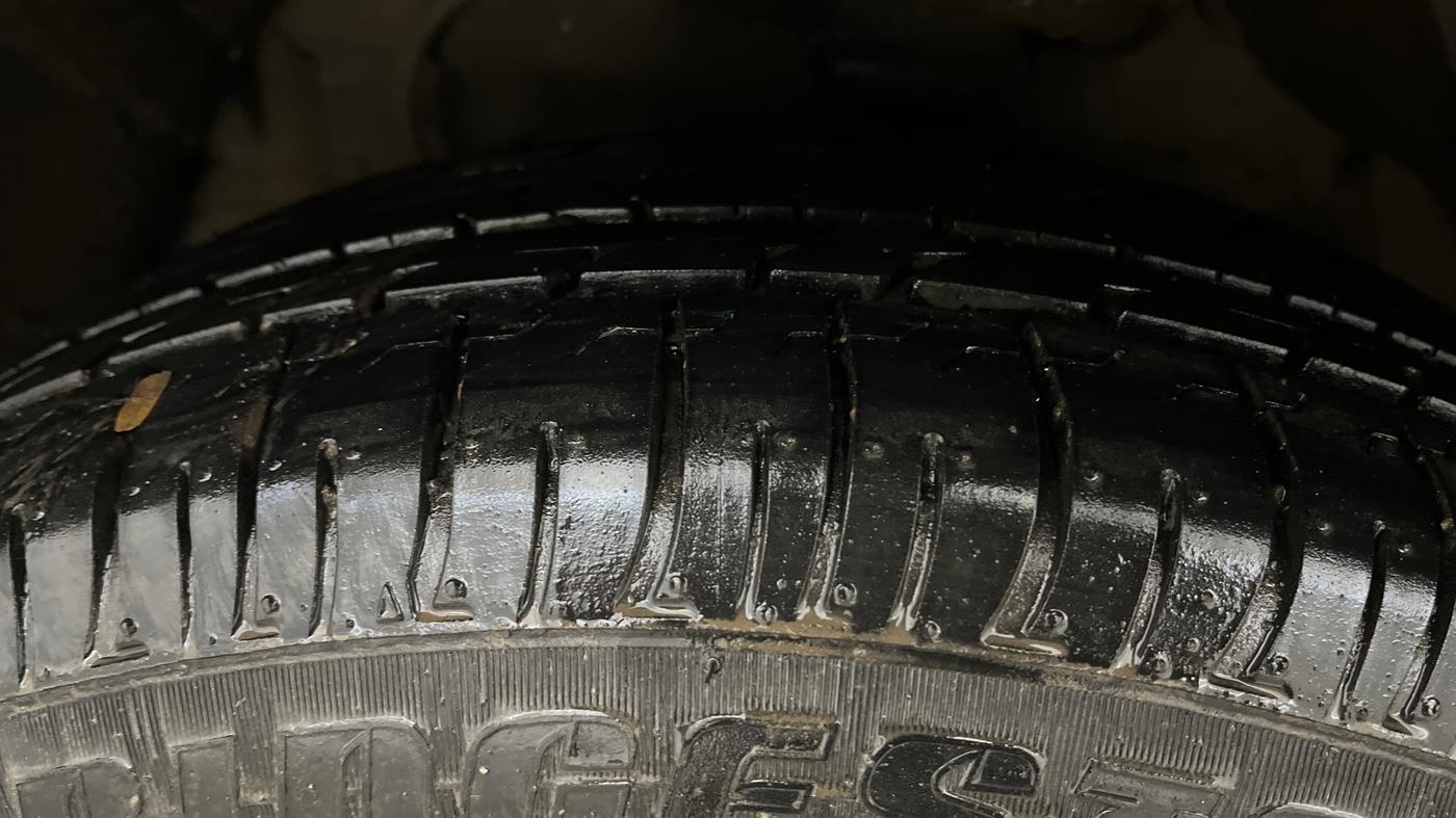 2021 Mahindra XUV300 W6 1.2 PETROL, Petrol, Manual, 54,459 km, Left Front Tyre Tread