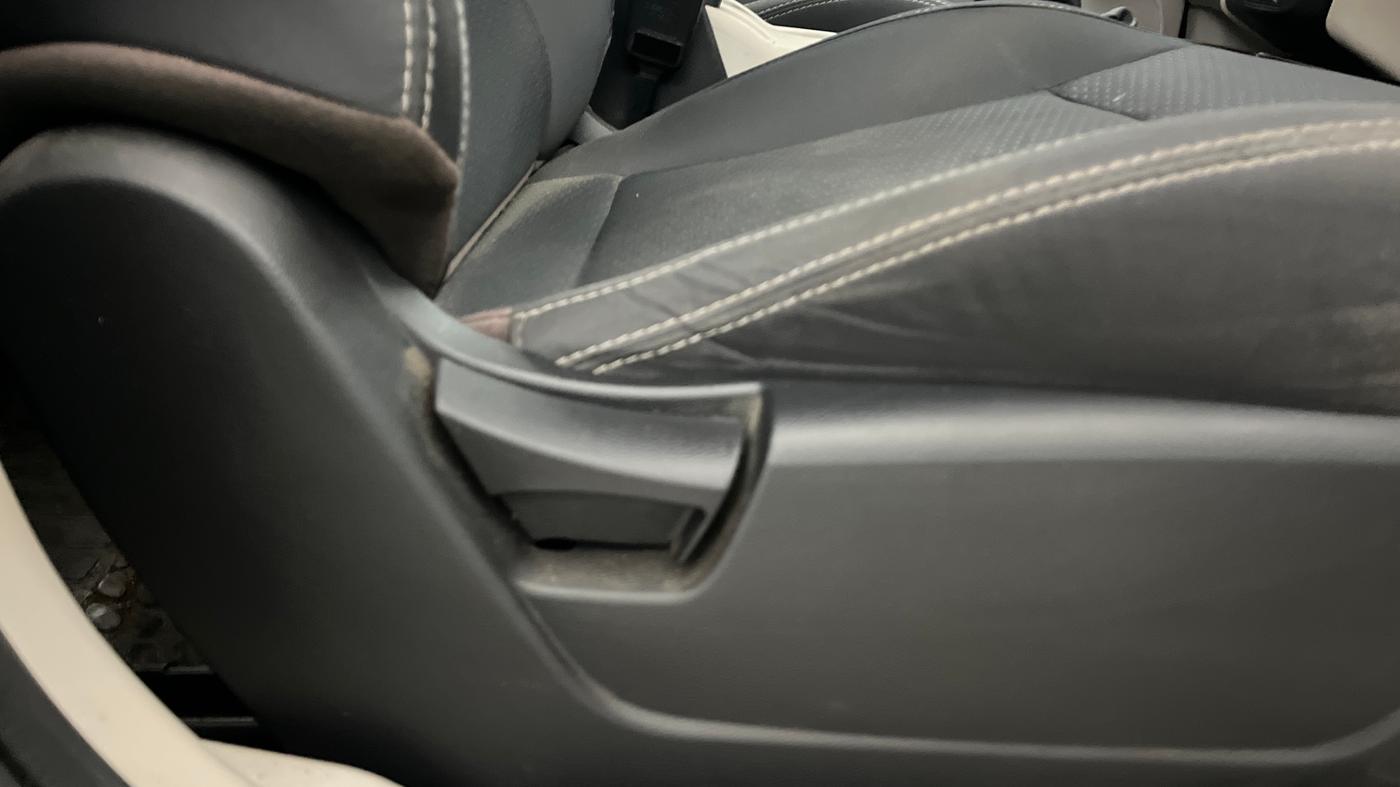 2021 Mahindra XUV300 W6 1.2 PETROL, Petrol, Manual, 54,459 km, Driver Side Adjustment Panel