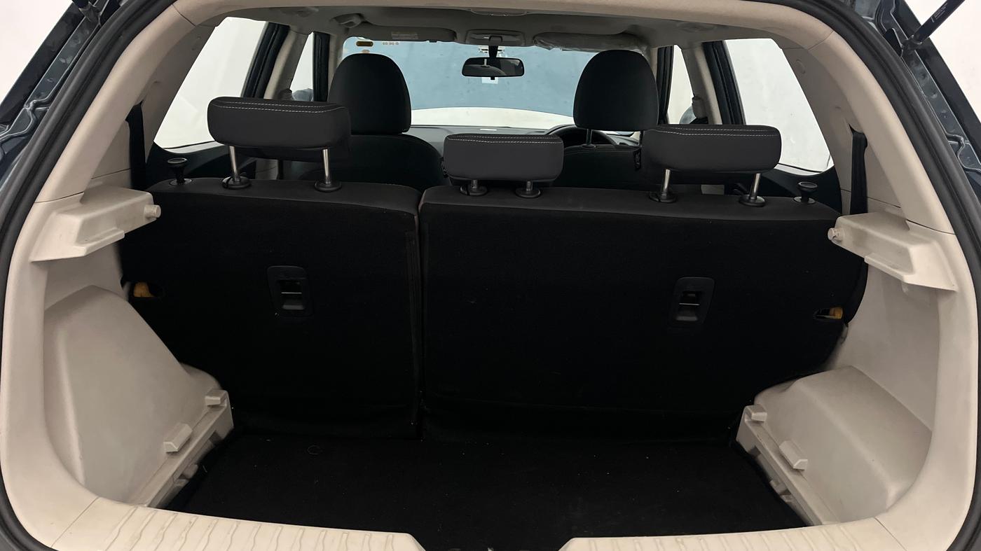2021 Mahindra XUV300 W6 1.2 PETROL, Petrol, Manual, 54,459 km, Boot Inside