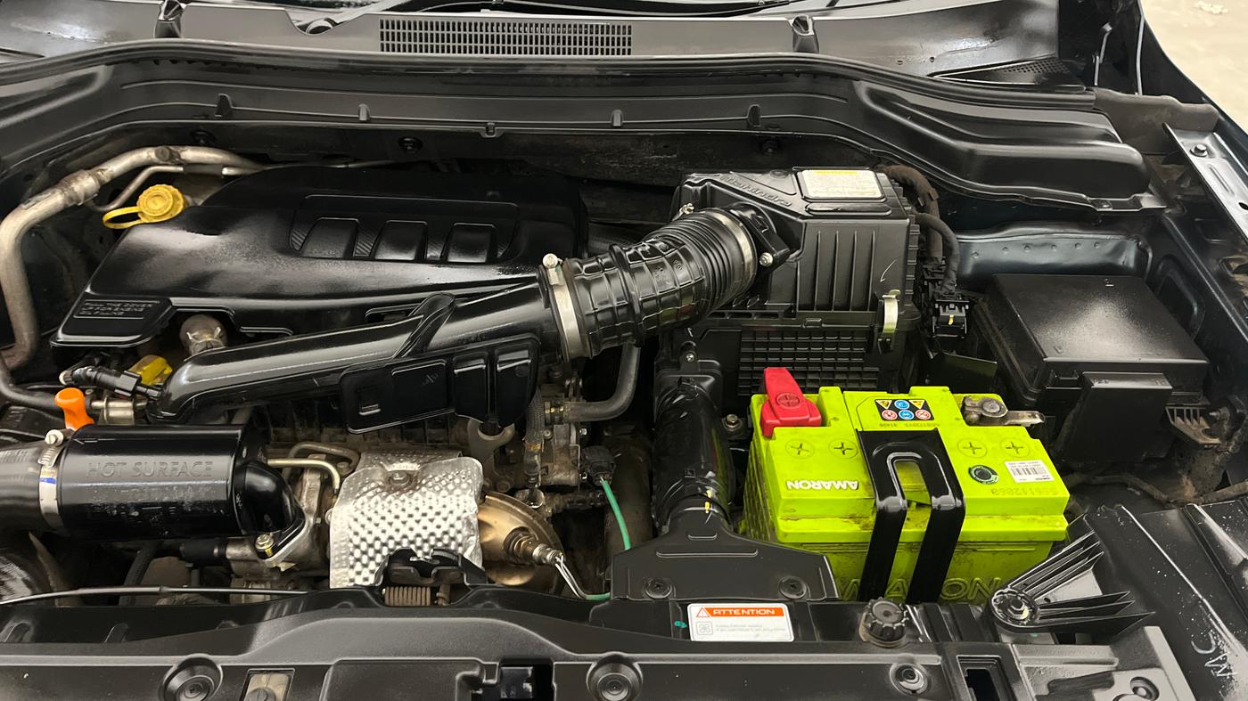 2021 Mahindra XUV300 W6 1.2 PETROL, Petrol, Manual, 54,459 km, Engine View - Left