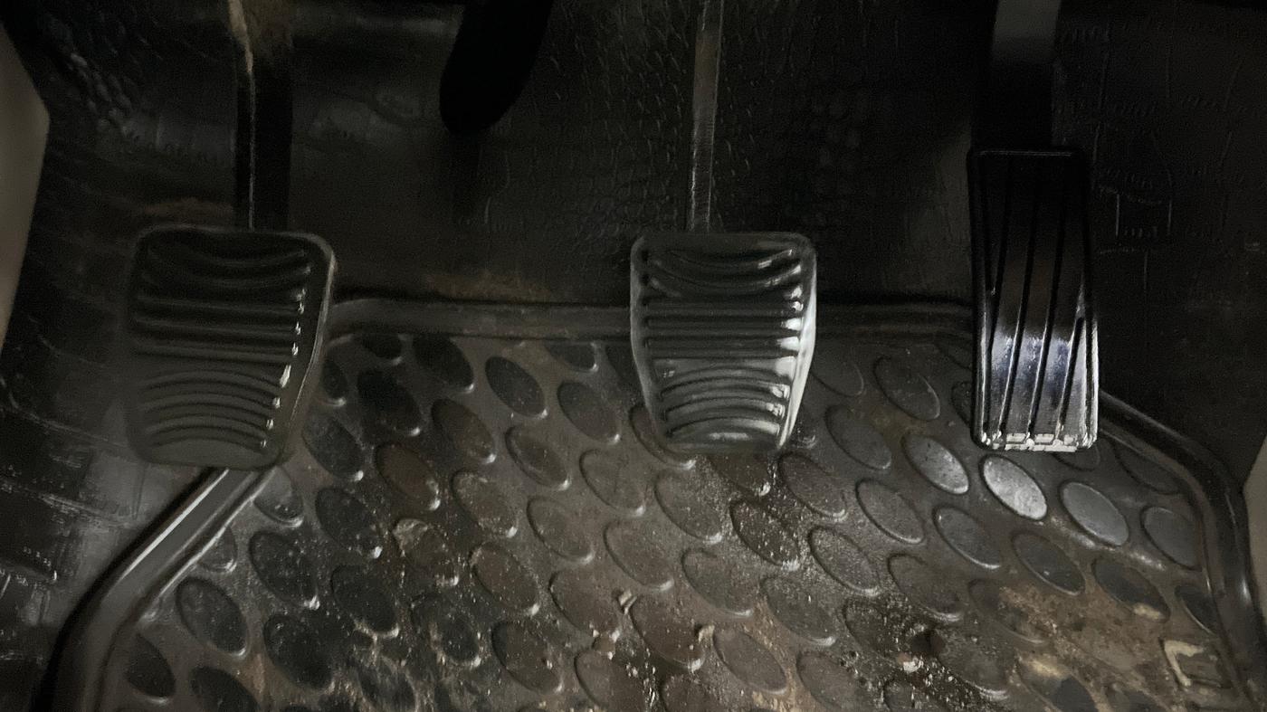 2021 Mahindra XUV300 W6 1.2 PETROL, Petrol, Manual, 54,459 km, Pedals