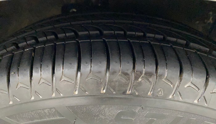 2019 Maruti Celerio VXI CNG, CNG, Manual, 1,23,033 km, Right Front Tyre Tread