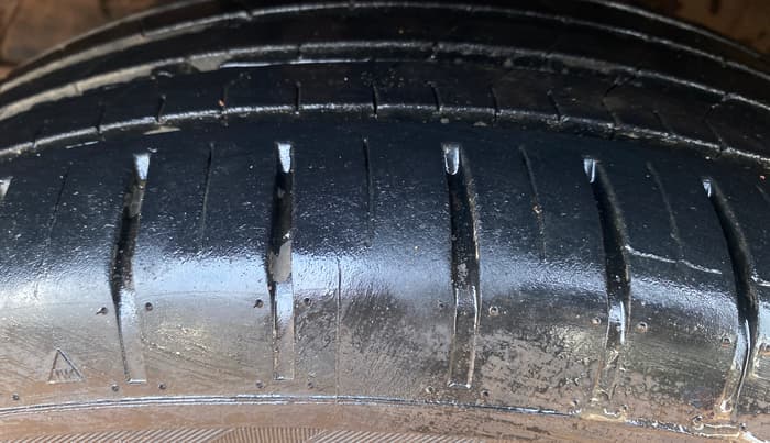 2024 Toyota Glanza V AMT, Petrol, Automatic, 12,198 km, Left Front Tyre Tread