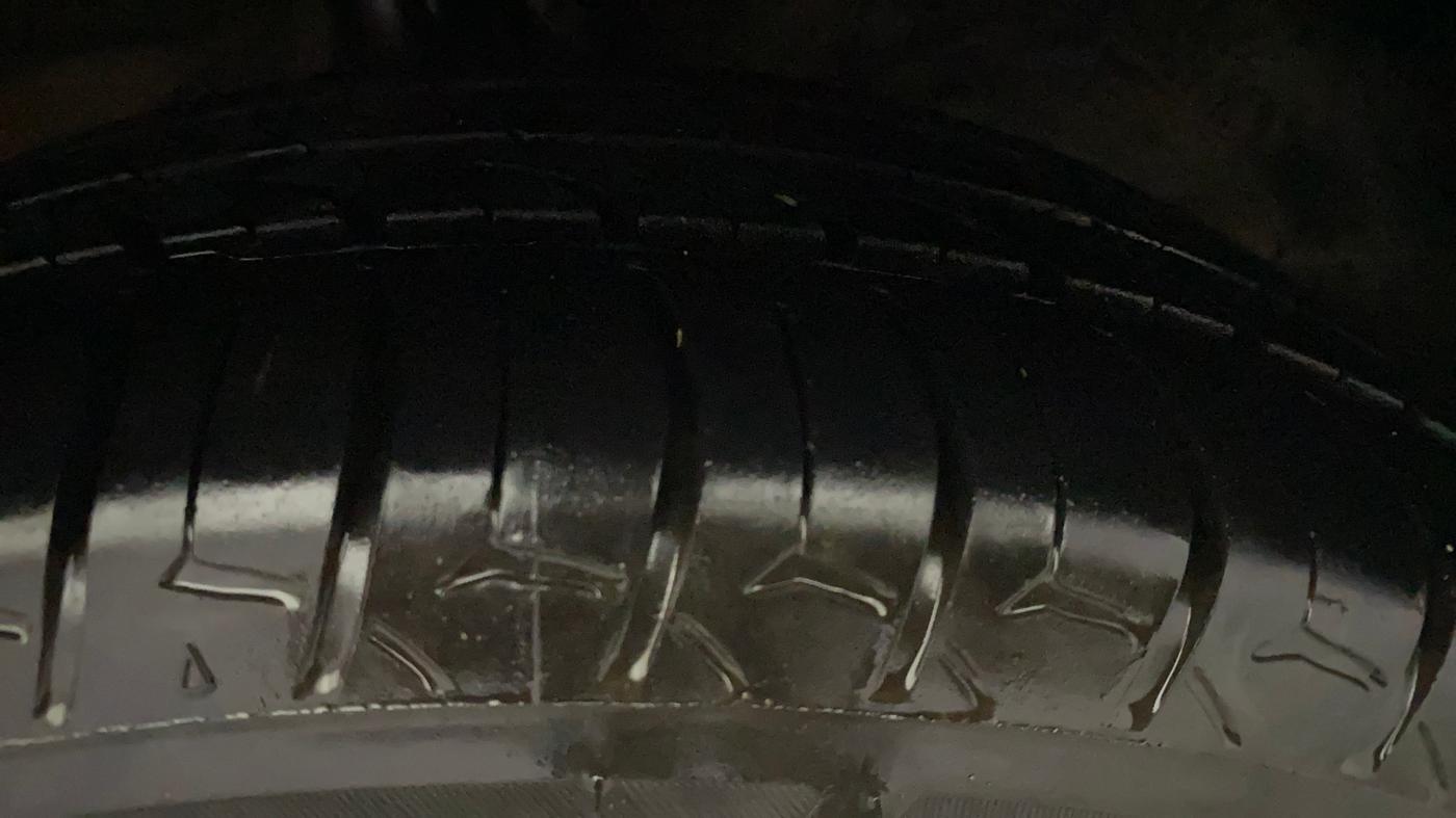 2018 Maruti Dzire ZXI AMT, Petrol, Automatic, 47,353 km, Right Front Tyre Tread