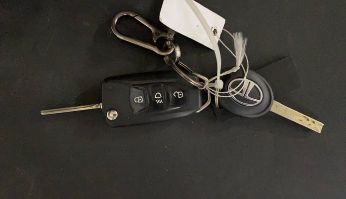 2019 Tata NEXON XM PETROL, Petrol, Manual, 21,103 km, Key Close Up