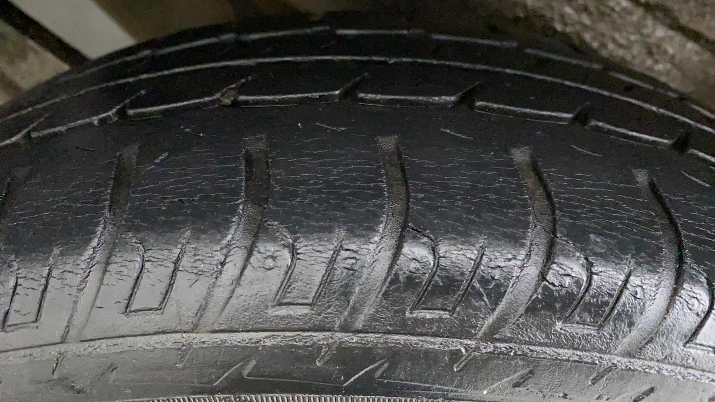 2013 Maruti Wagon R 1.0 VXI, Petrol, Manual, 45,300 km, Right Rear Tyre Tread