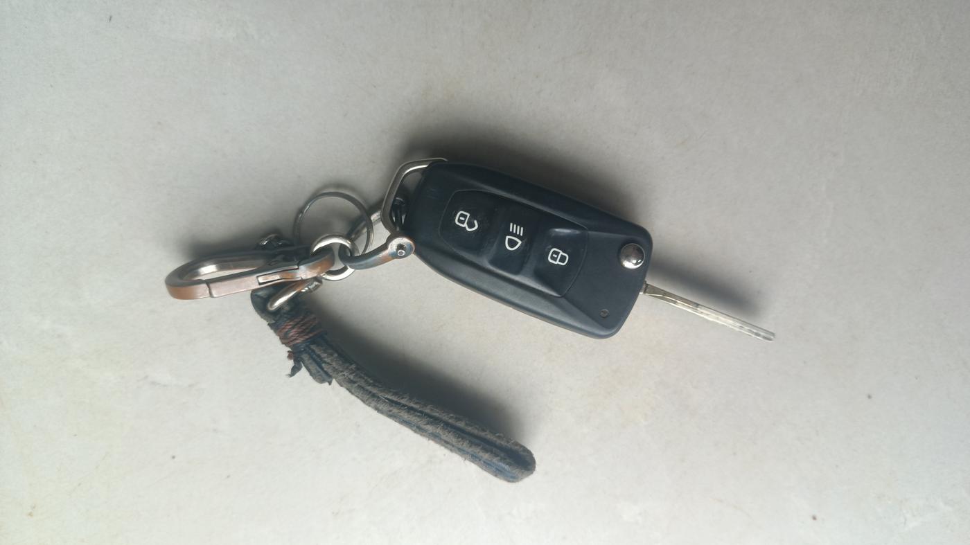 2021 Tata NEXON XM SUNROOF PETROL, Petrol, Manual, 57,795 km, Key Close Up