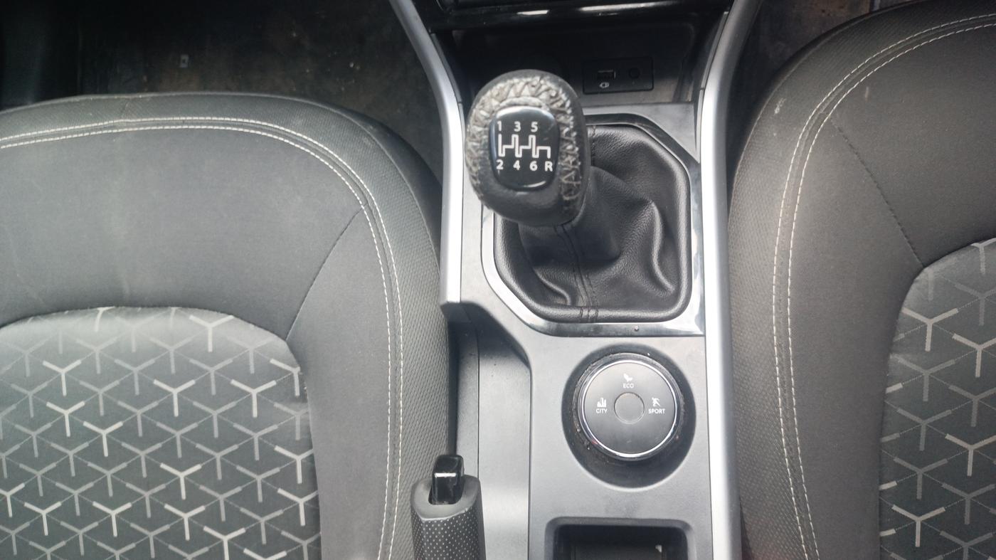 2021 Tata NEXON XM SUNROOF PETROL, Petrol, Manual, 57,795 km, Gear Lever