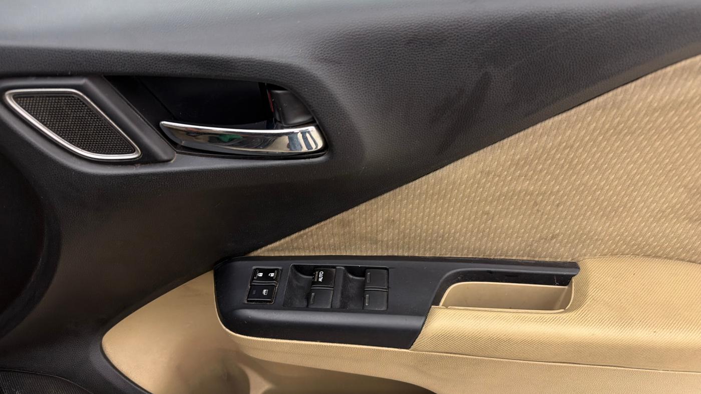 2018 Honda City 1.5L I-VTEC V MT, Petrol, Manual, 1,01,433 km, Driver Side Door Panels Control